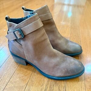 Vince Camuto Beamer Leather Bootie Womens 8 38 Brown Buckle Ankle Boots Boho